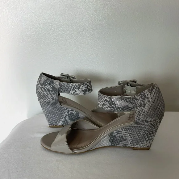 Impo Vantage Grey Snake Print Heel Upper Strap Wedge Open Toe Sandals Size 6.5 - Picture 3 of 15
